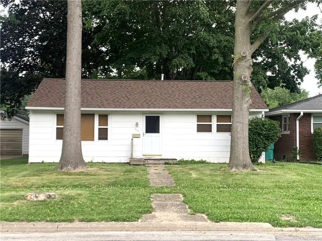 304 N Poplar Street, Pana, IL 62557 - #1
