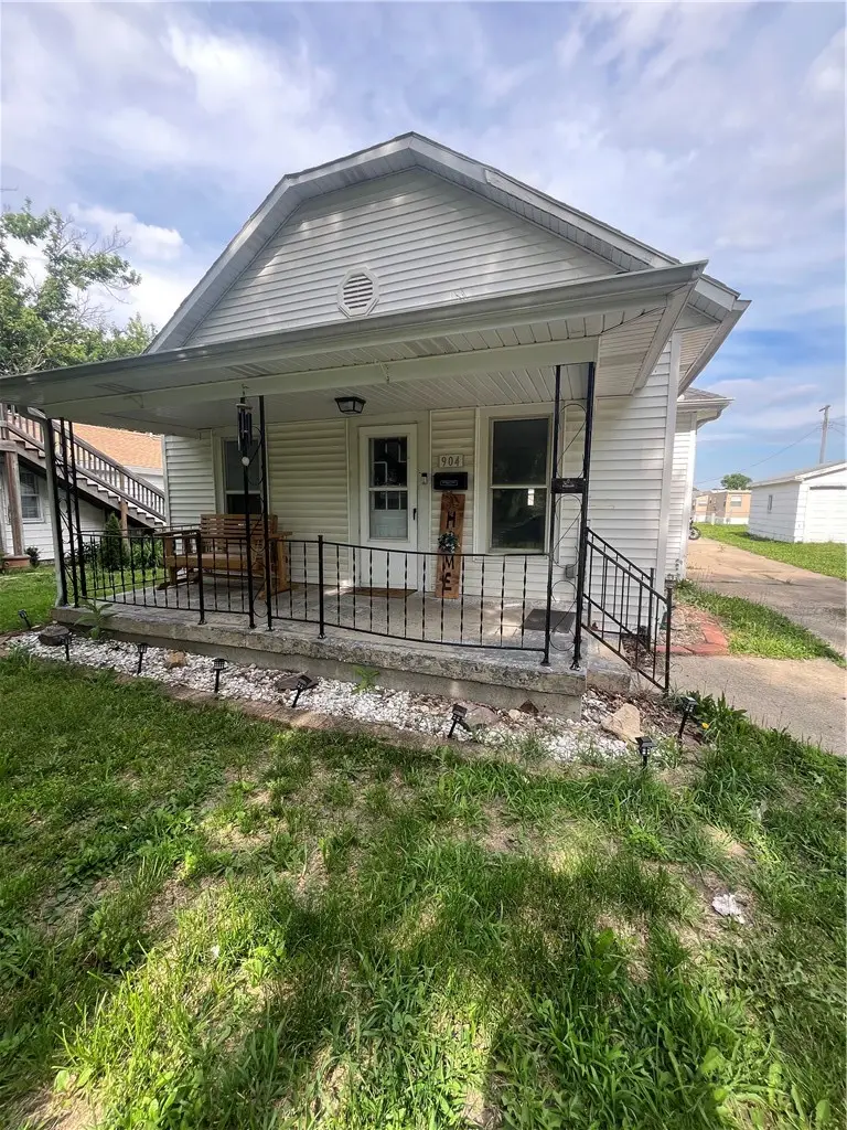 904 N 10 Street, Mattoon, IL 61938 - #1