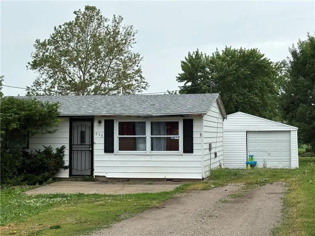 646 E Mcneil Avenue, Hoopeston, IL 60942 - #1