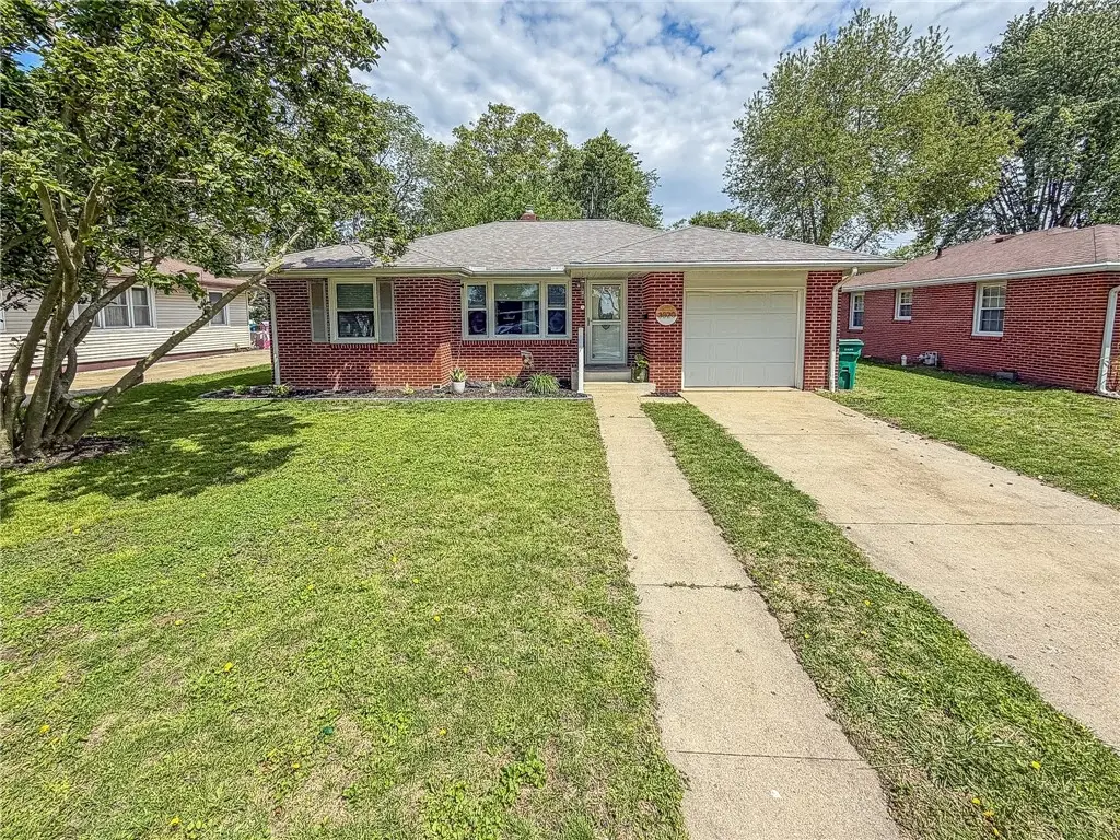 3020 Oak Avenue, Mattoon, IL 61938 - #1