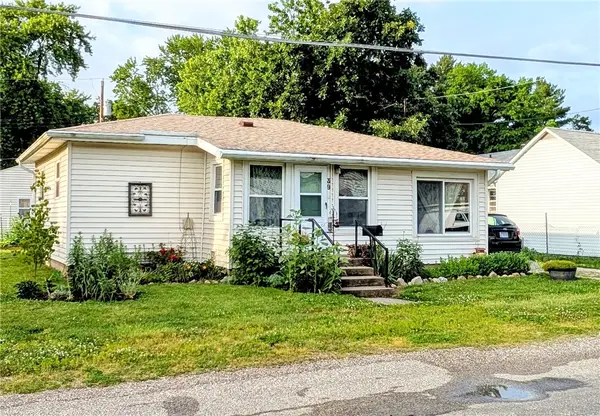39 W Vine Avenue, Charleston, IL 61920