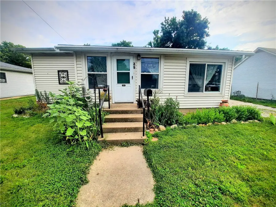 39 W Vine Avenue, Charleston, IL 61920 - #2