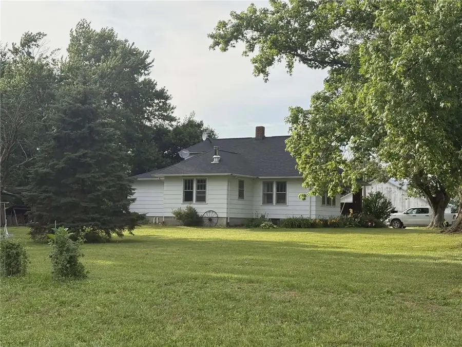 18705 N 1300th Street, Hidalgo, IL 62432 - #3