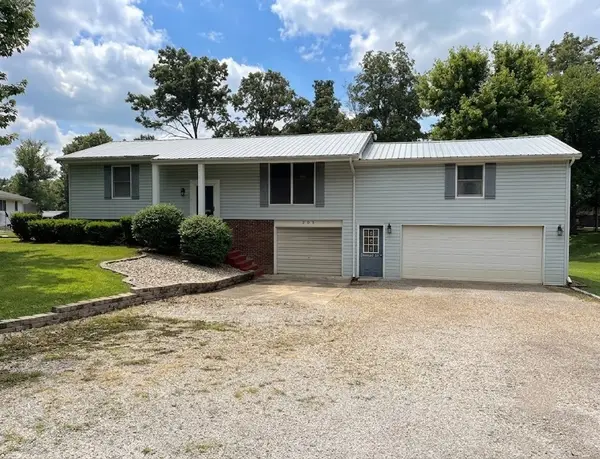203 Elmwood Drive, Watson, IL 62473
