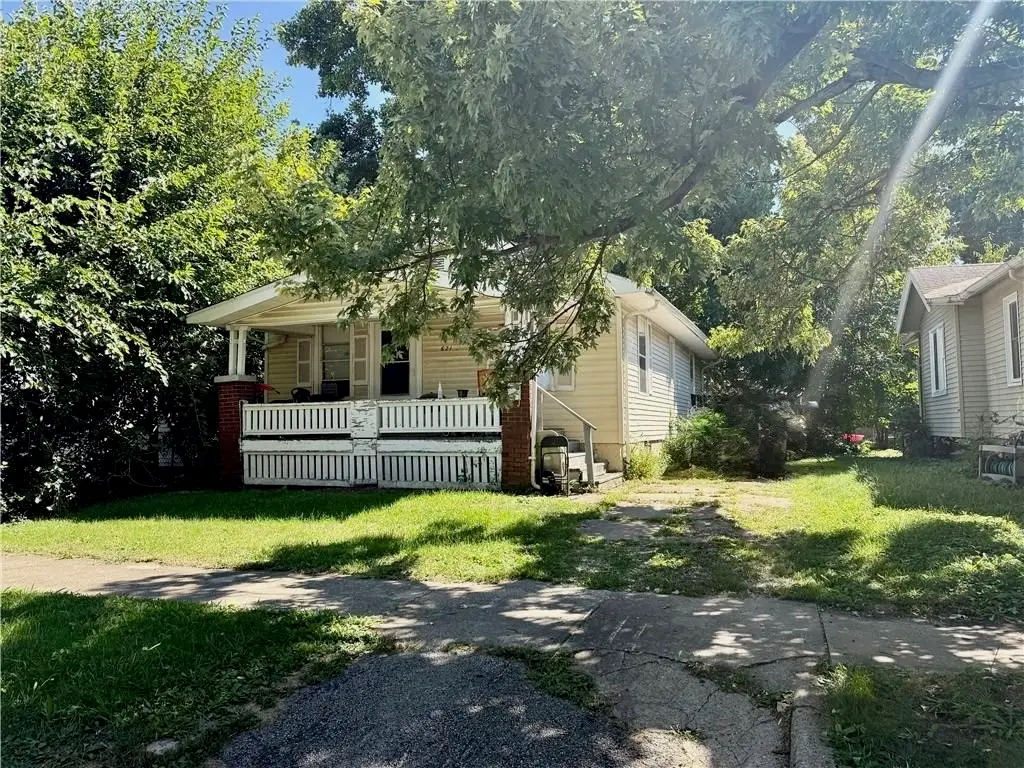 621 W Sawyer Street, Decatur, IL 62526 - #1