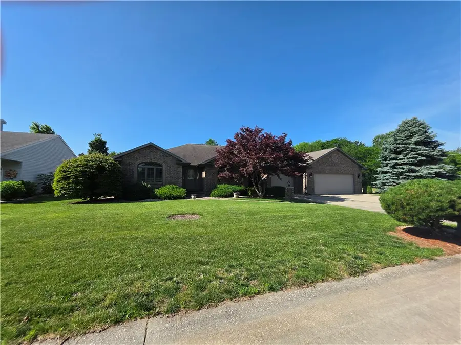 1 Chad Avenue, Sullivan, IL 61951 - #2