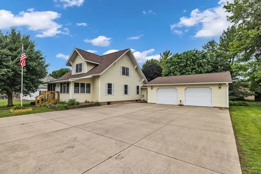 414 N Saint John Street, Bethany, IL 61914 - #2