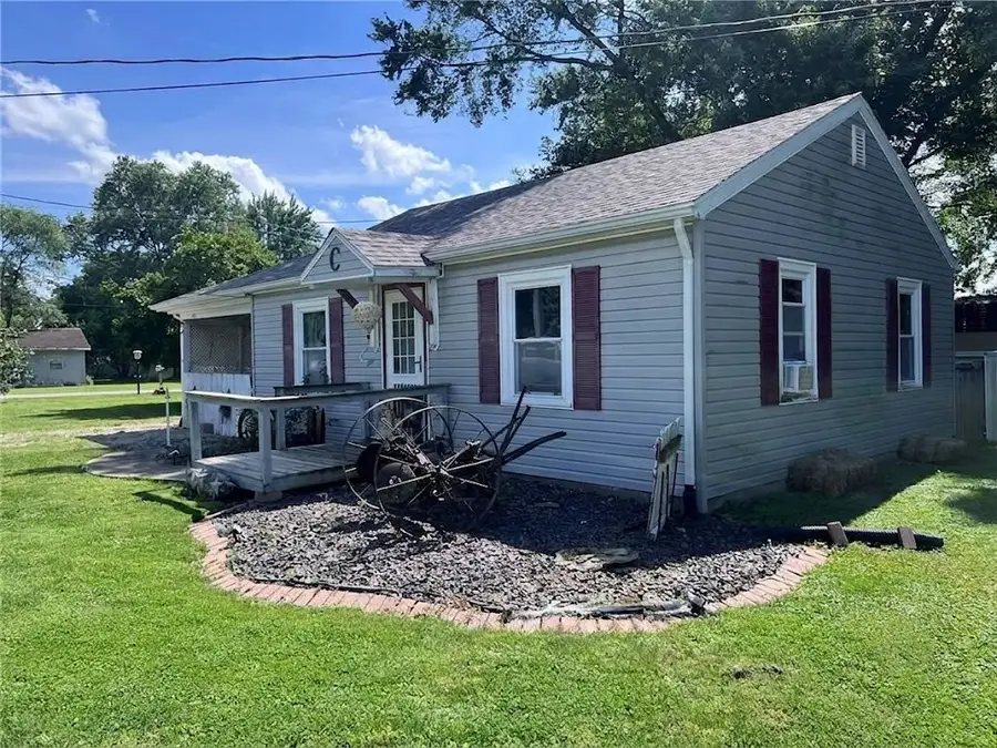 201 N Missouri Street, Toledo, IL 62468 - #2