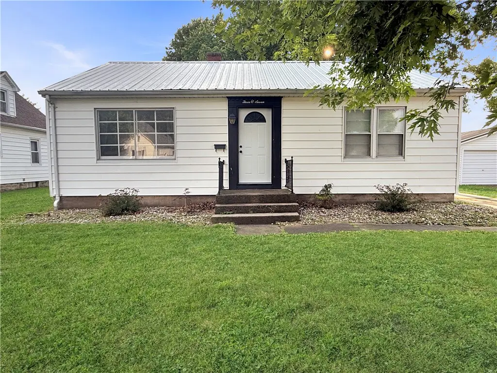 307 NW 2nd Street, Casey, IL 62420 - #1