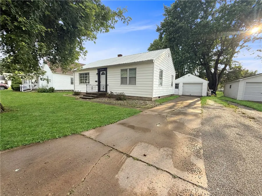 307 NW 2nd Street, Casey, IL 62420 - #3