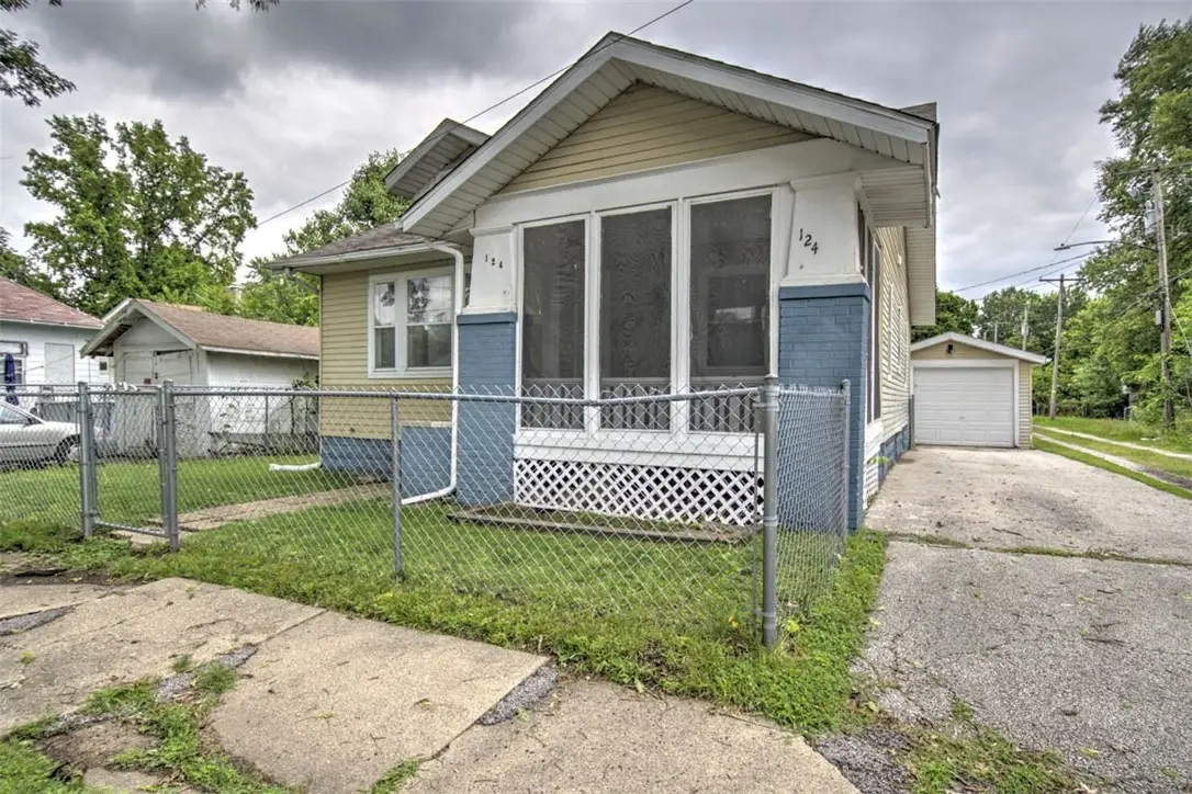 124 S 20th Street, Decatur, IL 62521 - #1