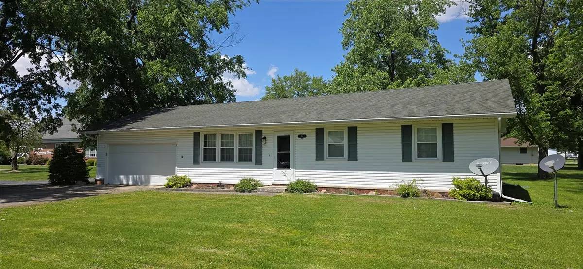 104 E Harrison Street, Sigel, IL 62462 - #1