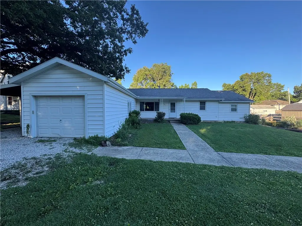 319 N New York Street, Chrisman, IL 61924 - #1