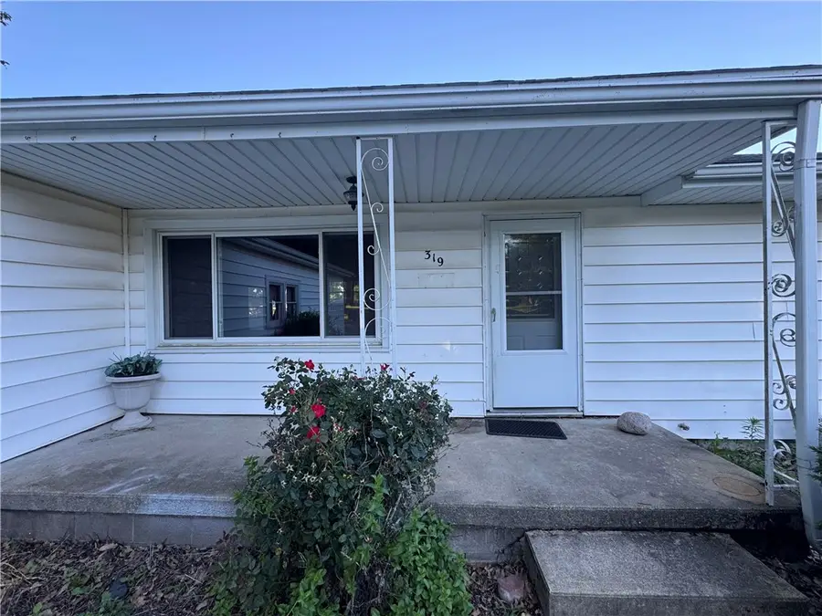 319 N New York Street, Chrisman, IL 61924 - #2