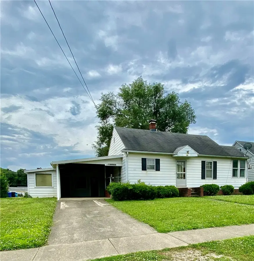 907 E Jefferson Avenue, Effingham, IL 62401 - #2
