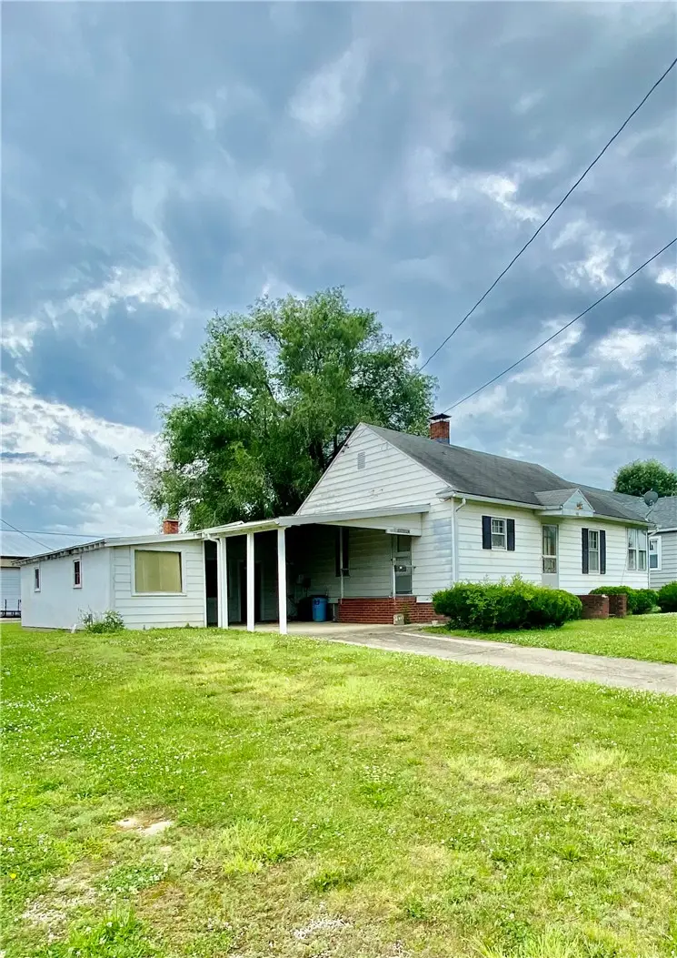 907 E Jefferson Avenue, Effingham, IL 62401 - #3