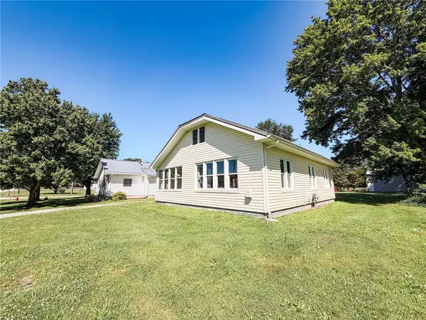 18027 E National Road, Marshall, IL 62441