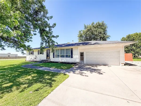 100 N Reel Street, Oakland, IL 61943