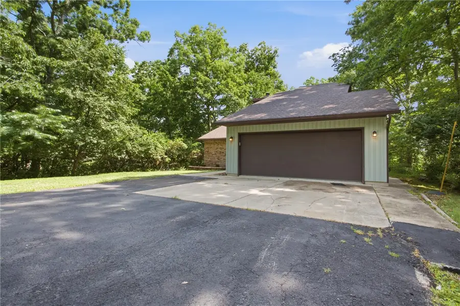 8838 E Chinquapin Avenue, Effingham, IL 62401 - #2
