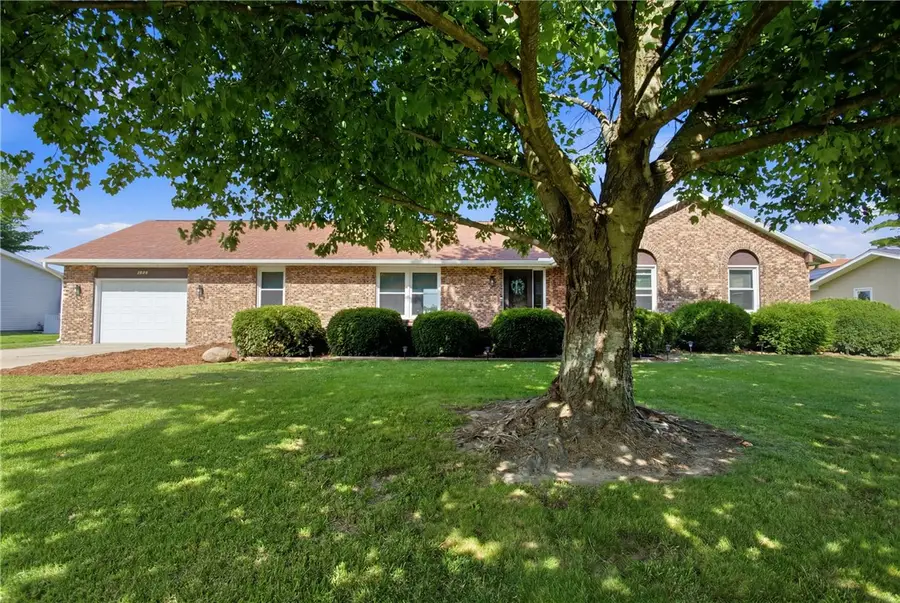 1015 Henrietta Street, Effingham, IL 62401 - #2
