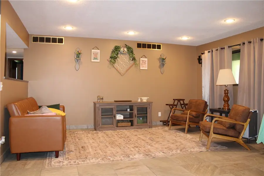 707 N Chestnut Street, Shelbyville, IL 62565 - #3