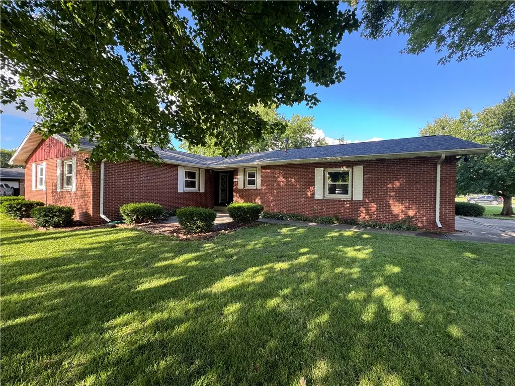 128 Woodlawn Drive, Chrisman, IL 61924 - #1