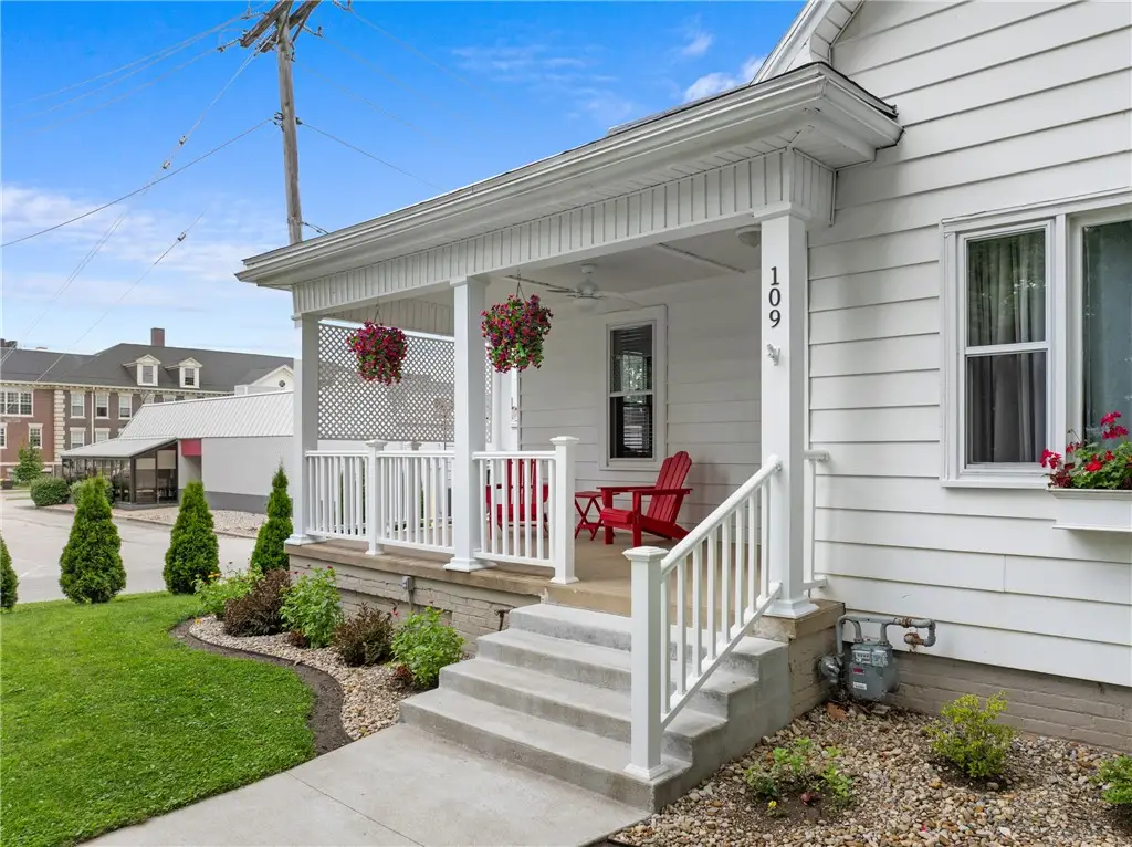 109 E Crawford Street, Paris, IL 61944 - #1