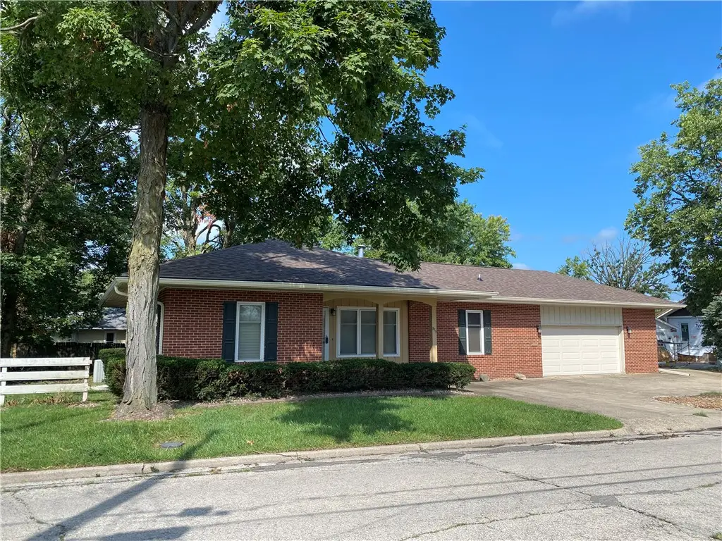 856 11th Street, Charleston, IL 61920 - #1