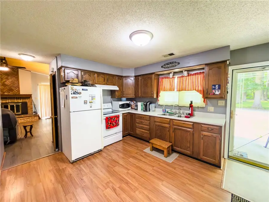 3612 N Coles Street, Casey, IL 62420 - #3