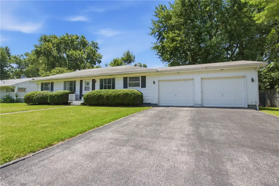 419 Kelly Avenue, Mattoon, IL 61938 - #2