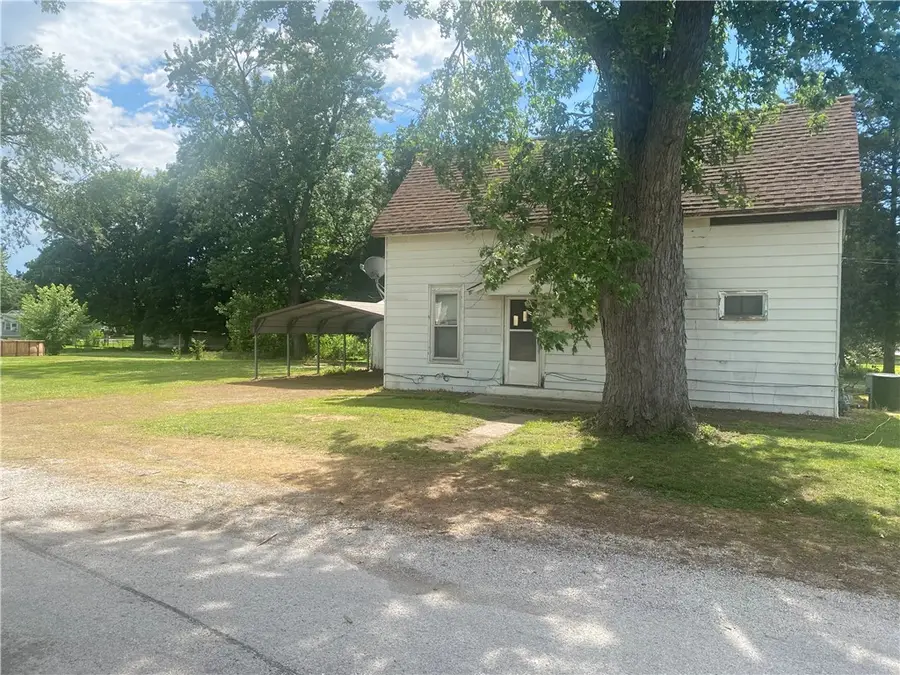 207 N Steele Street, Palestine, IL 62451 - #2