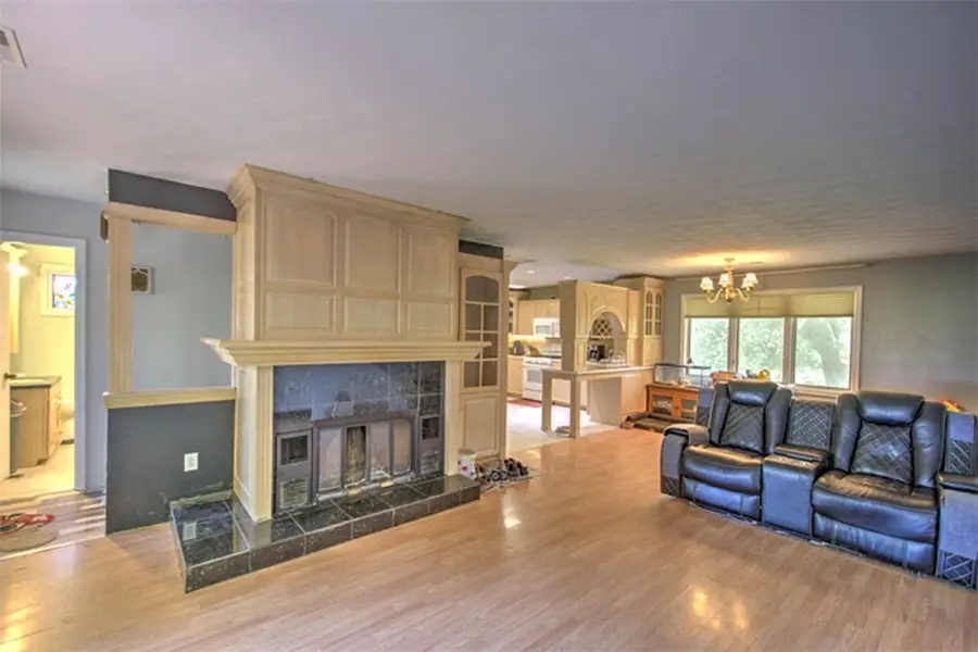 915 E 2700 North Road, Moweaqua, IL 62550 - #2
