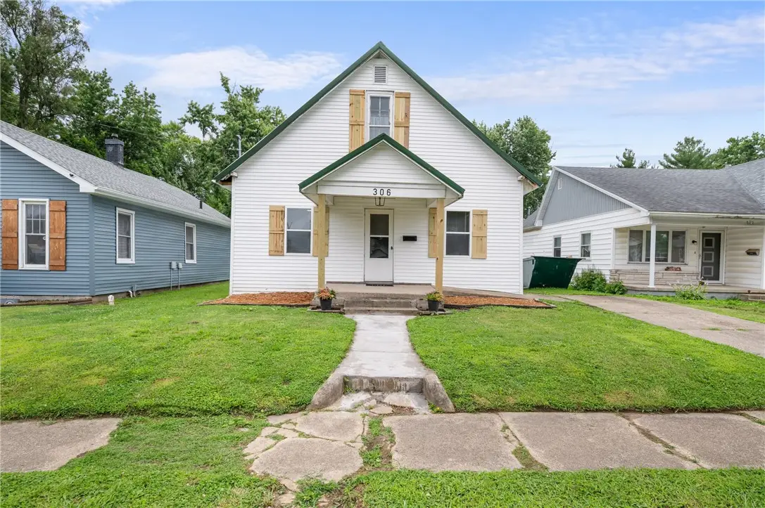 306 E Madison Street, Paris, IL 61944 - #1