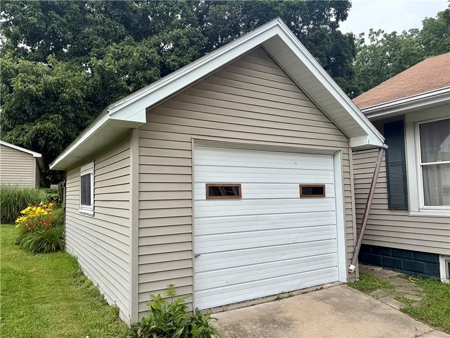 207 S Hickory Street, Pana, IL 62557 - #3