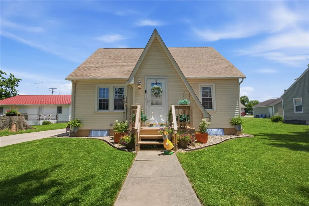 126 2nd Street, Cowden, IL 62422 - #1