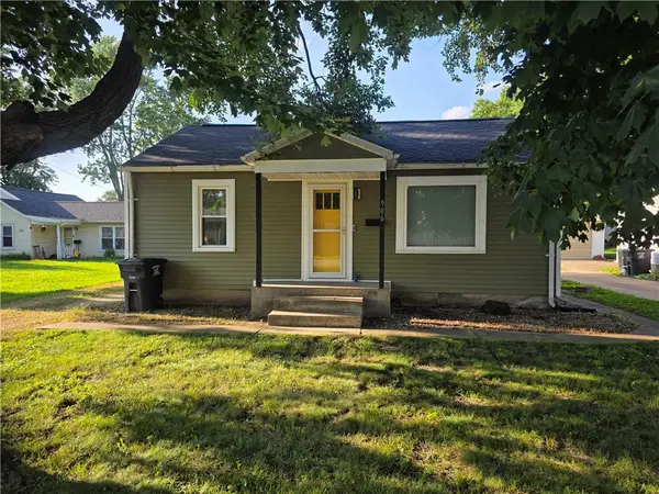 906 W Franklin Avenue, Effingham, IL 62401