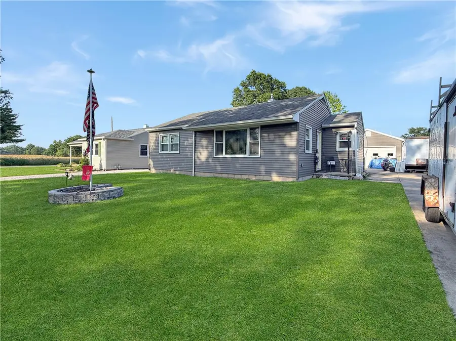 817 Charles Street, Shelbyville, IL 62565 - #2