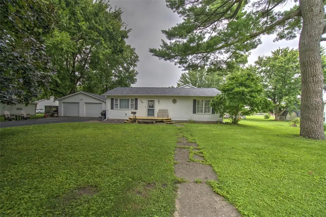 220 W Madison Street, Moweaqua, IL 62550 - #1