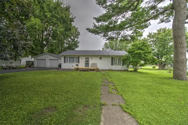 220 W Madison Street, Moweaqua, IL 62550