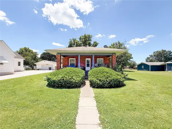 611 E Jackson Avenue, Chrisman, IL 61924