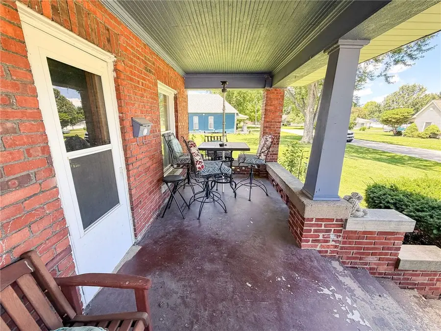 611 E Jackson Avenue, Chrisman, IL 61924 - #3
