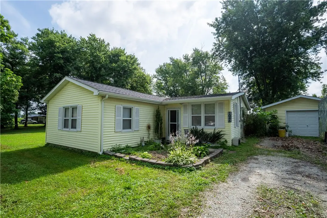 1046 Locust Avenue, Neoga, IL 62447 - #1
