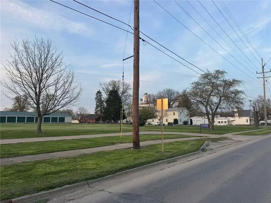 709 W Jasper Street, Paris, IL 61944 - #2