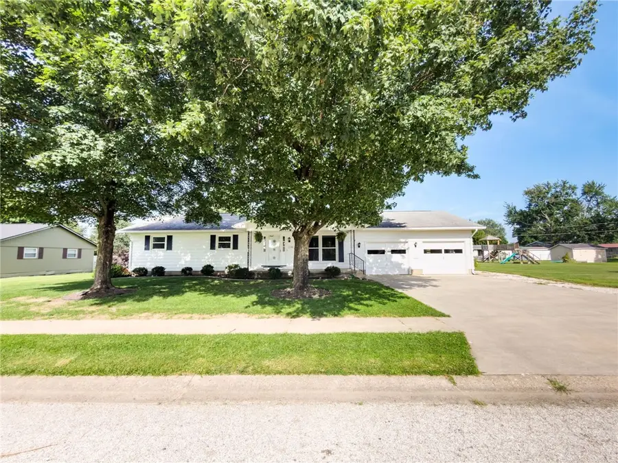 1108 S Prairie Street, Robinson, IL 62454 - #2
