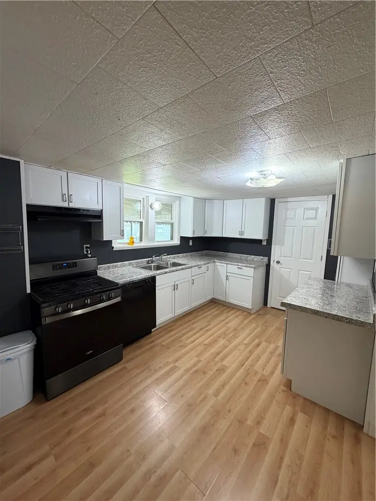 8 E Madison Avenue, Altamont, IL 62411 - #3