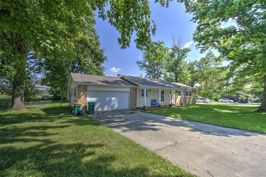 1130 S Wildwood Drive, Mount Zion, IL 62549 - #3