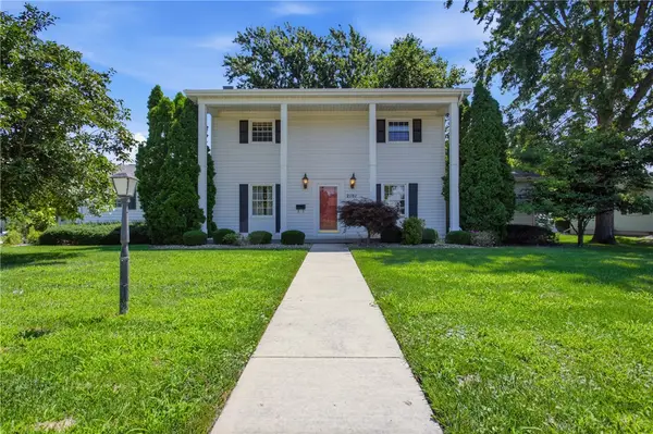 2101 Reynolds Drive, Charleston, IL 61920
