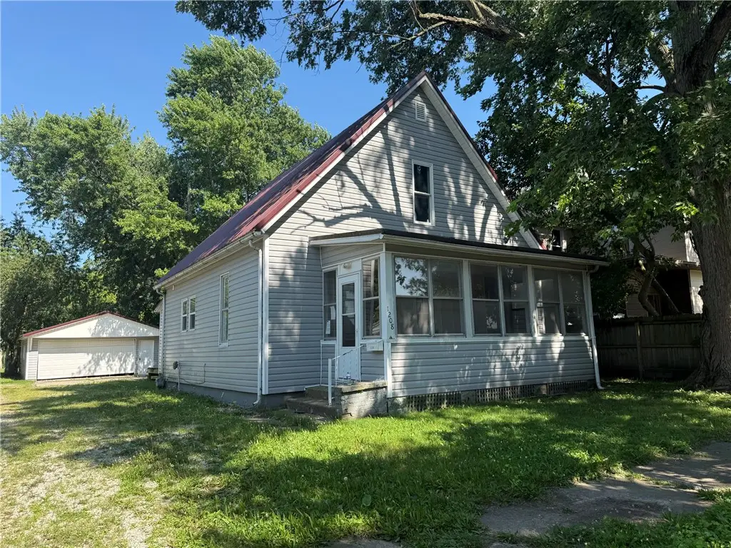 1208 Marshall Avenue, Paris, IL 61944 - #1