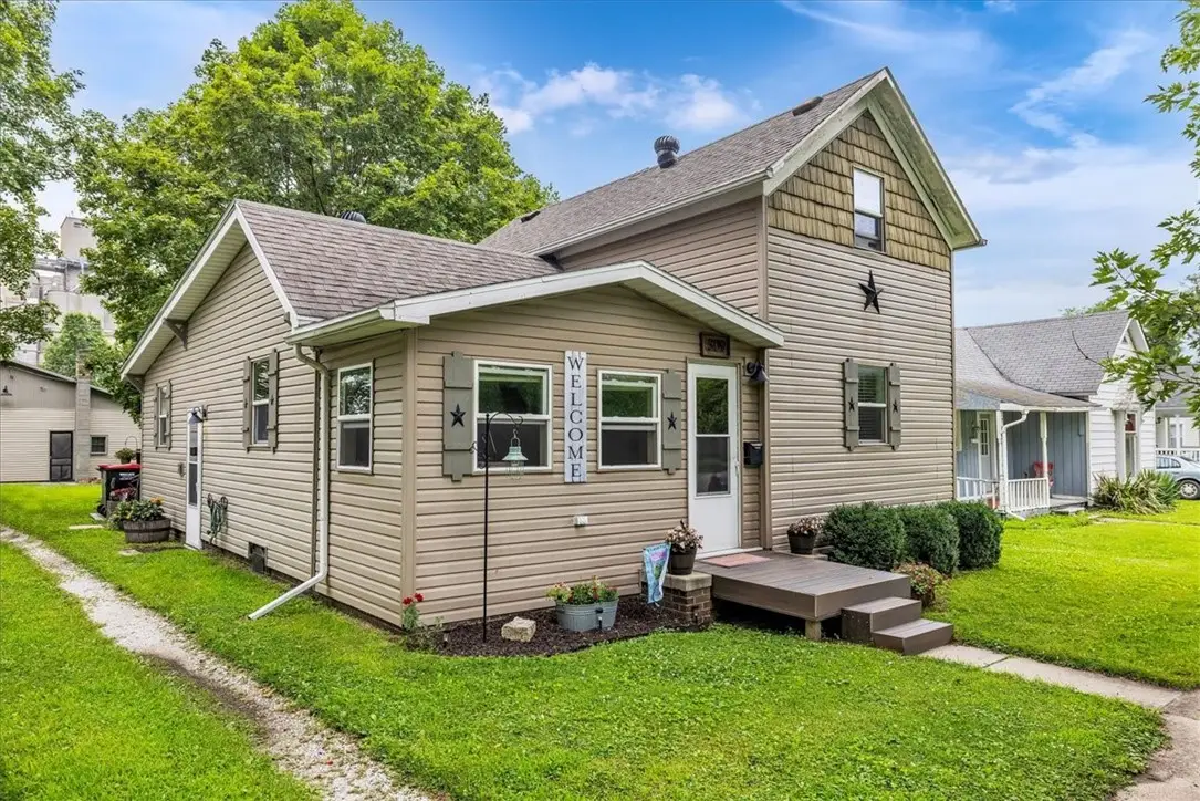309 N Locust Street, Assumption, IL 62510 - #1