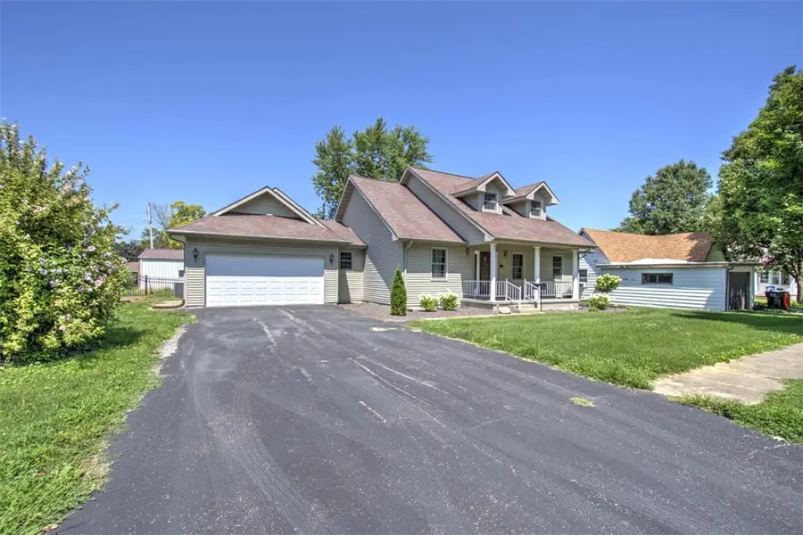 309 N Walnut Street, Assumption, IL 62510 - #3
